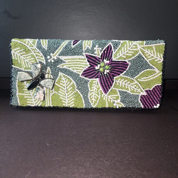 Mary Frances Caribbean Clutch - Picture 2 of 9